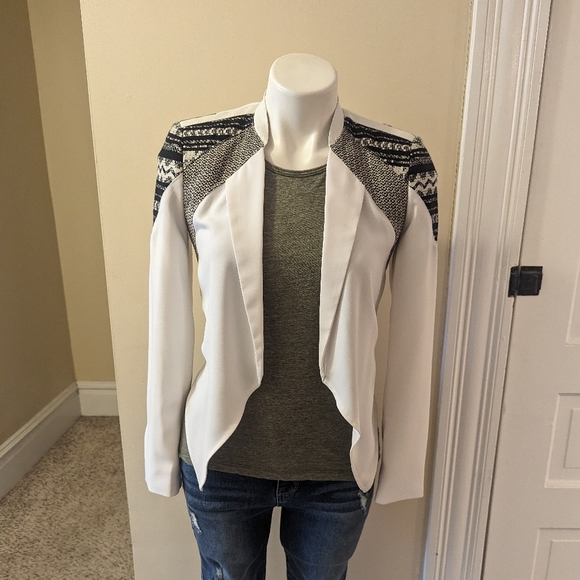 Y2K bebe white open front blacker with printed shoulders size 2 - Picture 1 of 8